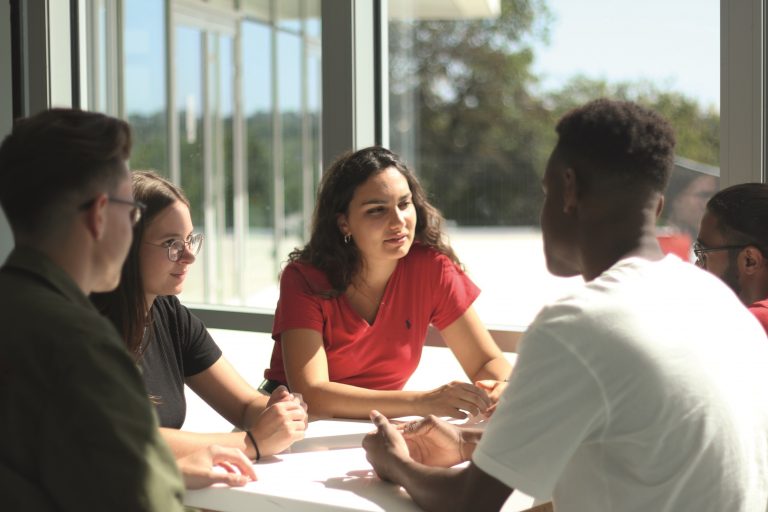 ESEO Angers : une bourse de  1 800€ pour les étudiantes