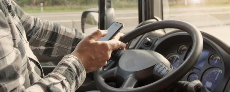 Une campagne pour lutter contre les distracteurs au volant