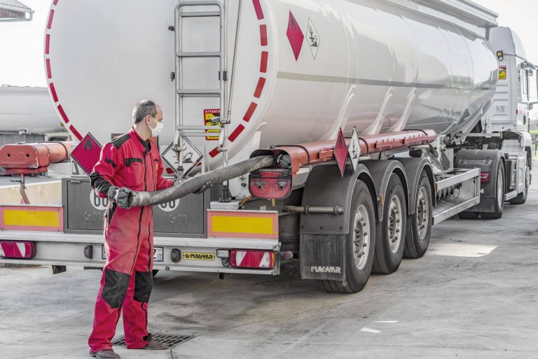 Flambée du prix du gazole : le transport routier peine à absorber le choc